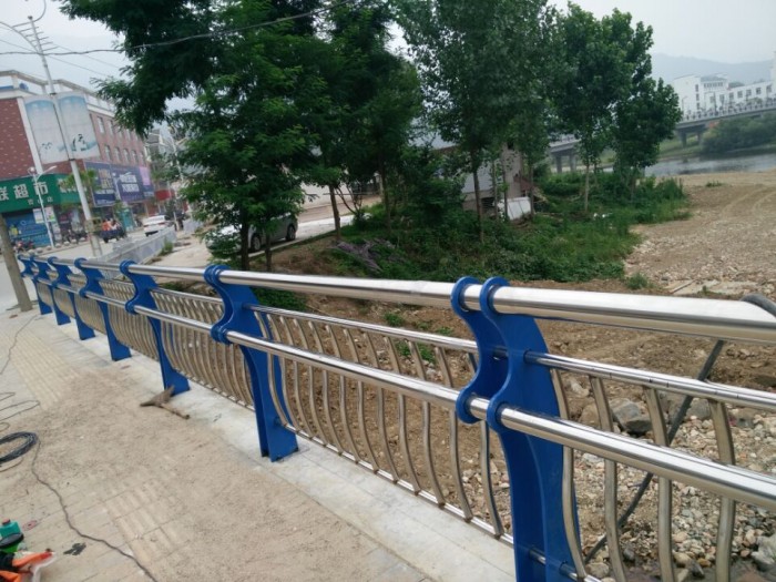 不銹鋼道路護欄