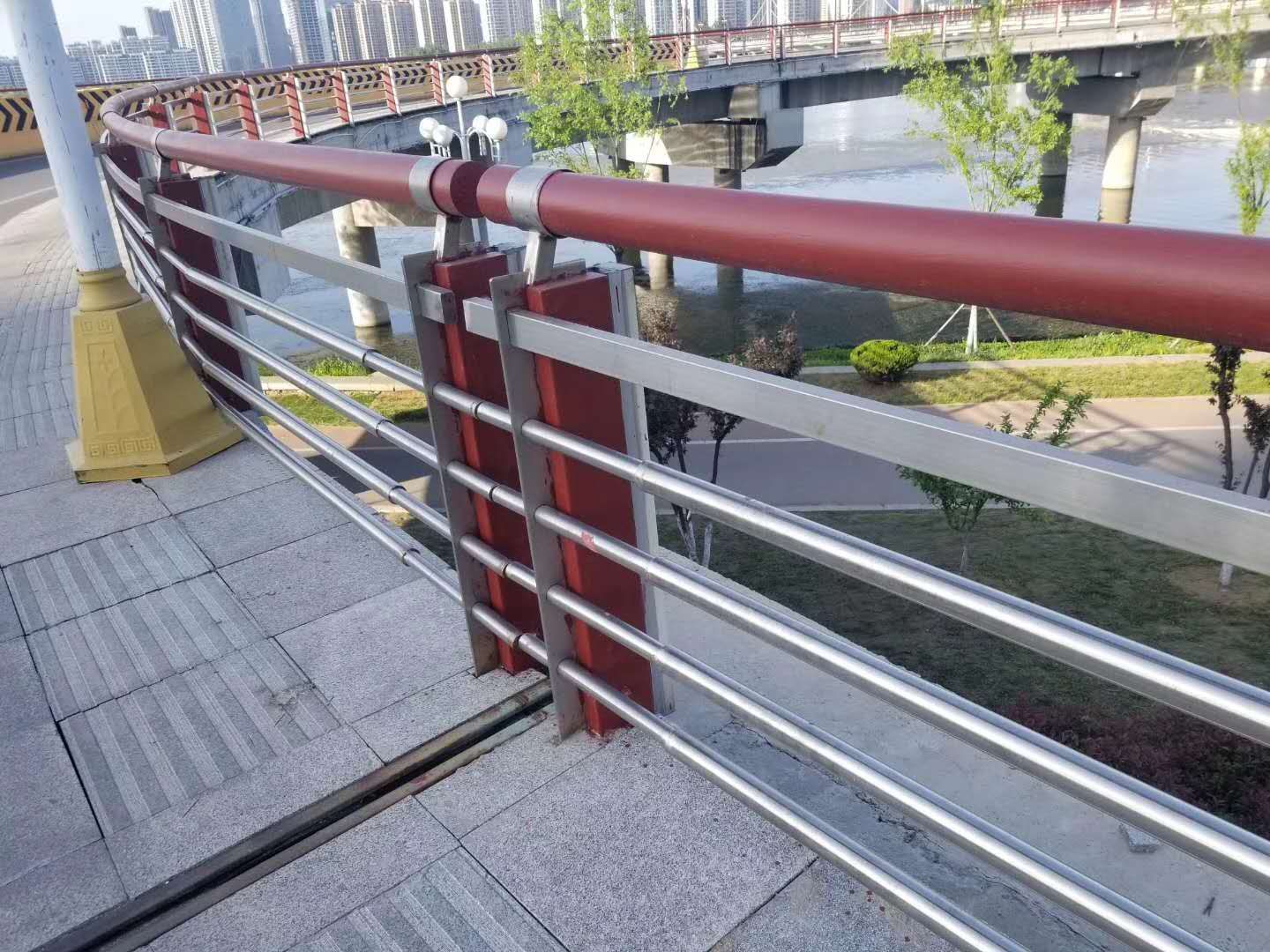 不銹鋼景觀護(hù)欄