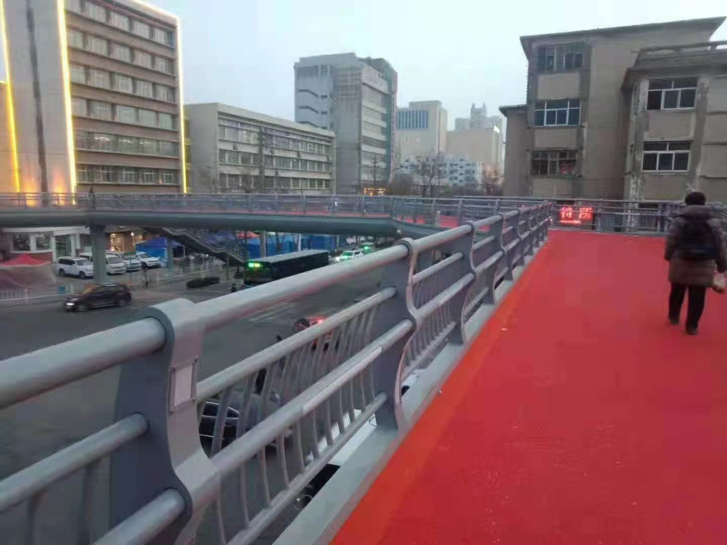 防撞護(hù)欄